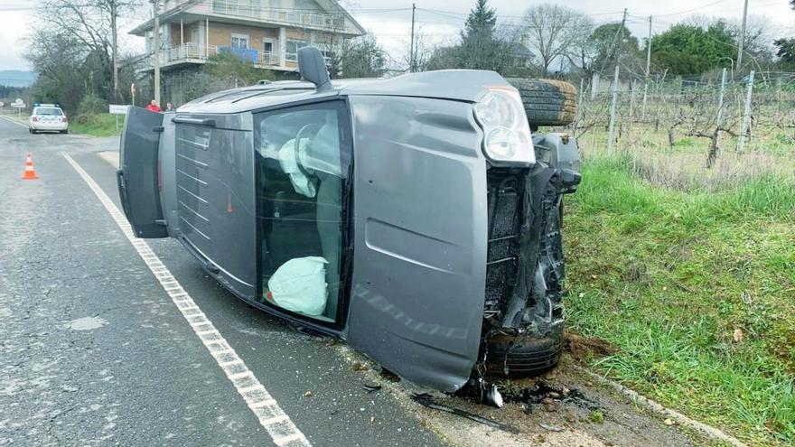 El coche de la herida tras la colisión.