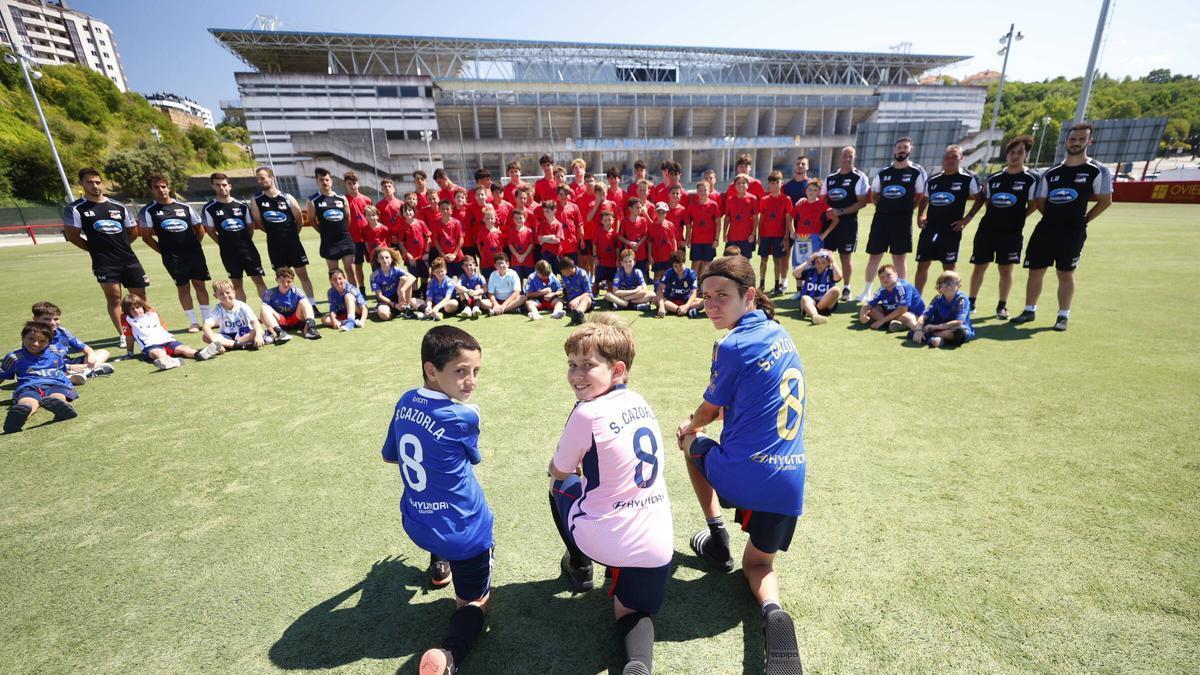 Los jugadores del campus del Astur, ayer, en el Hermanos Llana