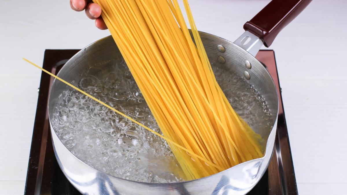 Así debes cocer la pasta para ahorrar energía, según el Premio Nobel de Física