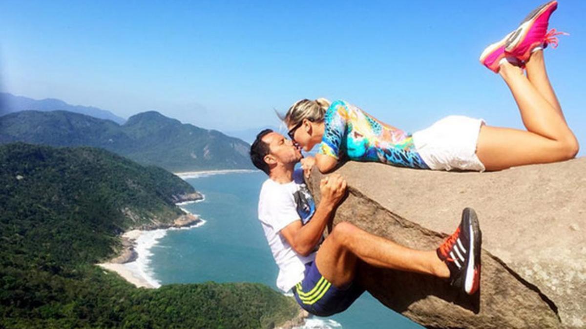 Nene, junto a su pareja, en la Pedra do Telegrafo en Brasil