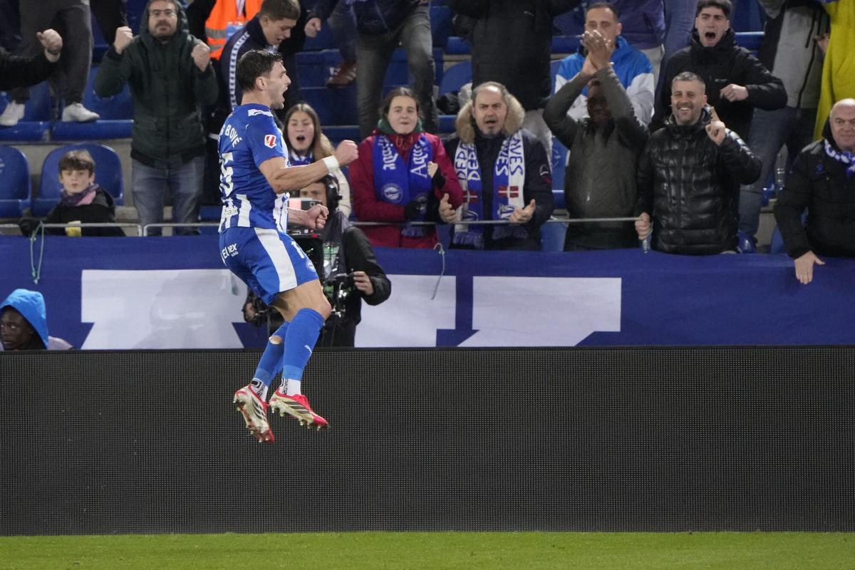 Vitoria, 23/02/2026.- El delantero argentino del Alavés Lucas Boyé celebra el segundo gol del equipo vitoriano durante el encuentro correspondiente a la jornada 25 de Laliga EA Sports que Deportivo Alavés y Girona FC disputan este lunes en el estadio de Mendizorroza, en Vitoria. EFE/ Adrián Ruiz Hierro Vitoria, 23/02/2026.- El delantero argentino del Alavés Lucas Boyé celebra el segundo gol del equipo vitoriano durante el encuentro correspondiente a la jornada 25 de Laliga EA Sports que Deportivo Alavés y Girona FC disputan este lunes en el estadio de Mendizorroza, en Vitoria. EFE/ Adrián Ruiz Hierro