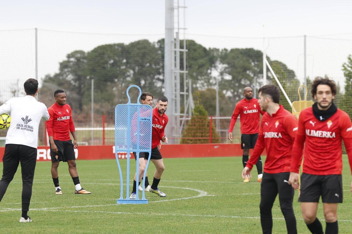 FOTOS: José Riestra ya lidera desde Mareo el proyecto del Sporting FOTOS: José Riestra ya lidera desde Mareo el proyecto del Sporting