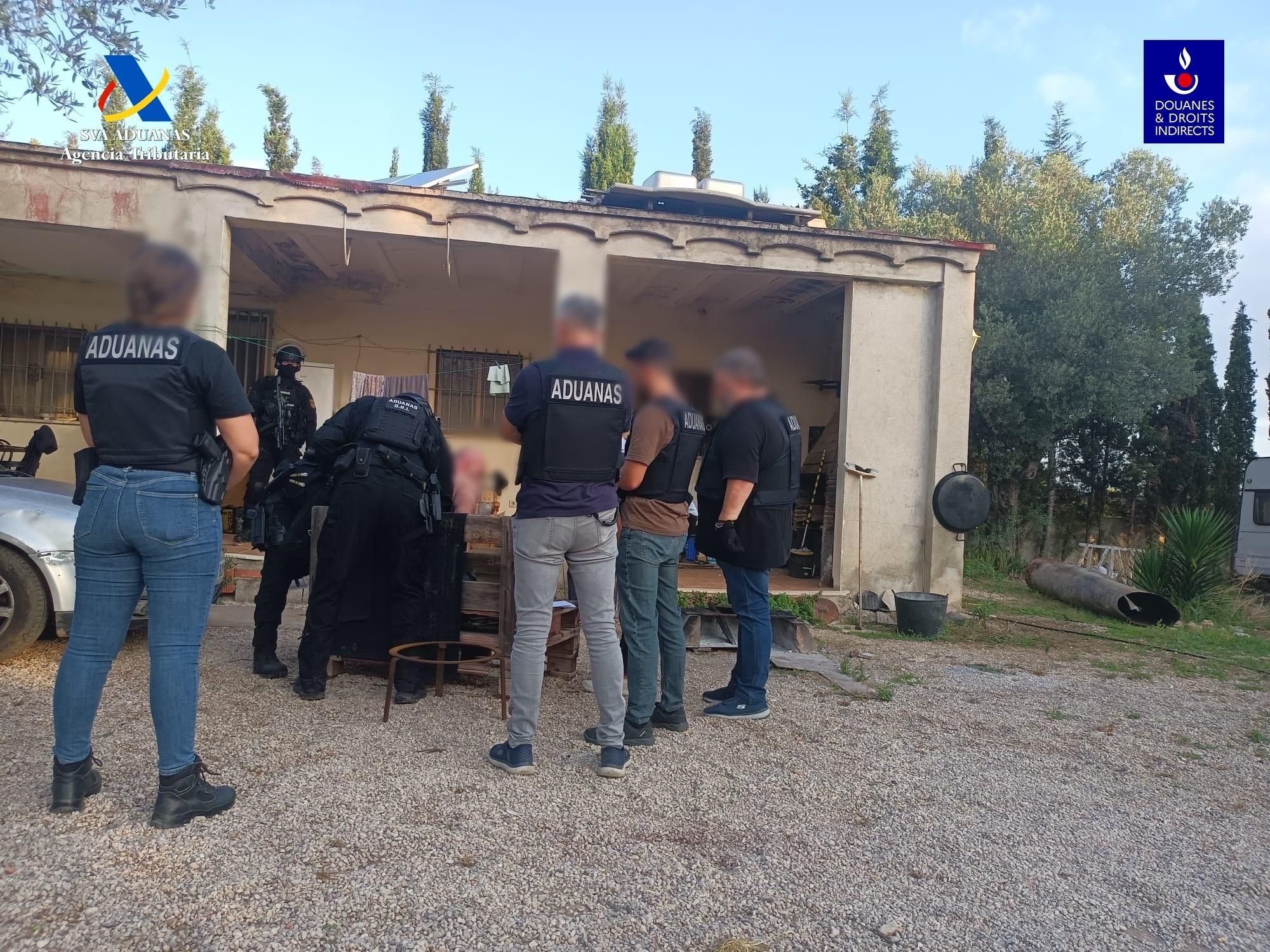 Les imatges de l'operació contra una banda de traficants internacional amb decomisos a Llers i Figueres