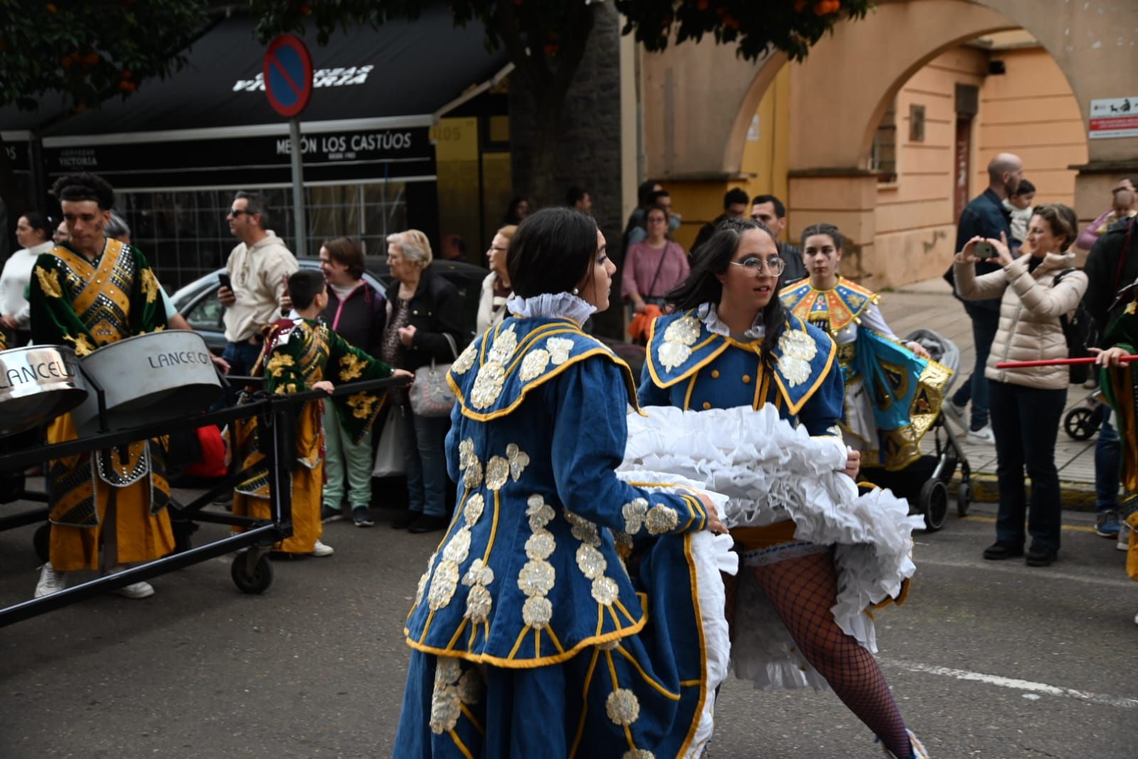 GALERÍA | Las Candelas de Santa Marina preludian el Carnaval de Badajoz