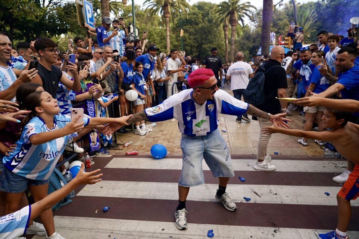 El malaguismo se echa a la calle: las mejores imágenes de la rúa del Málaga CF