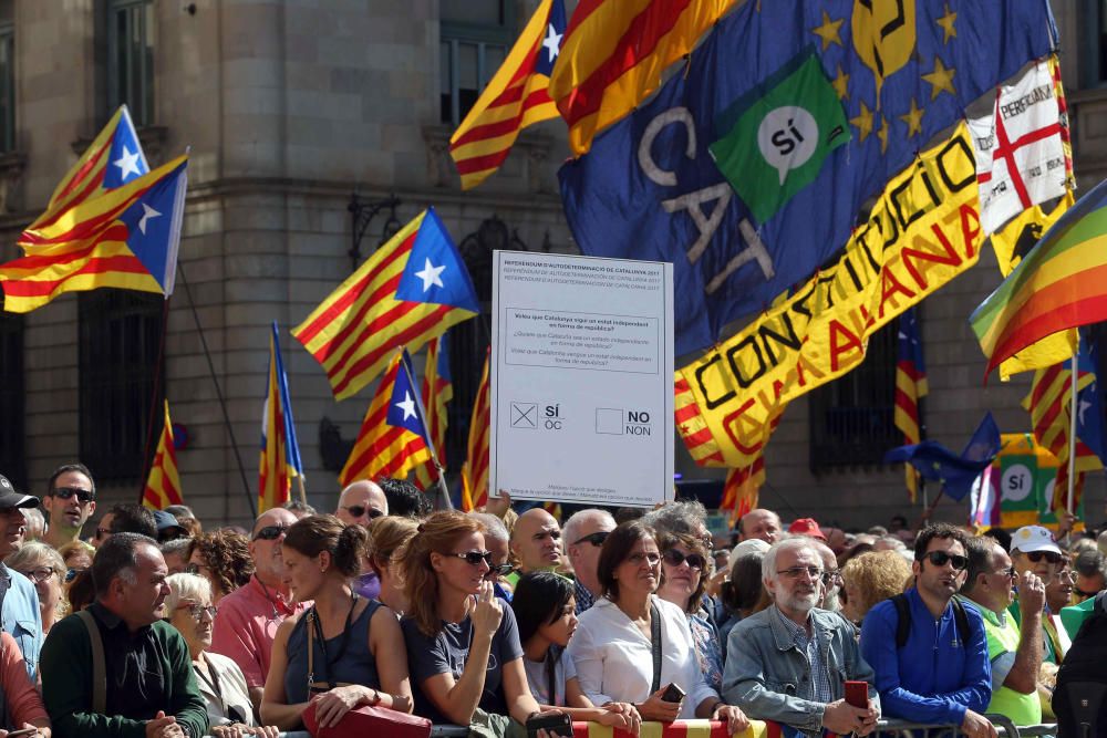 Manifestació d'alcaldes a favor del referèndum