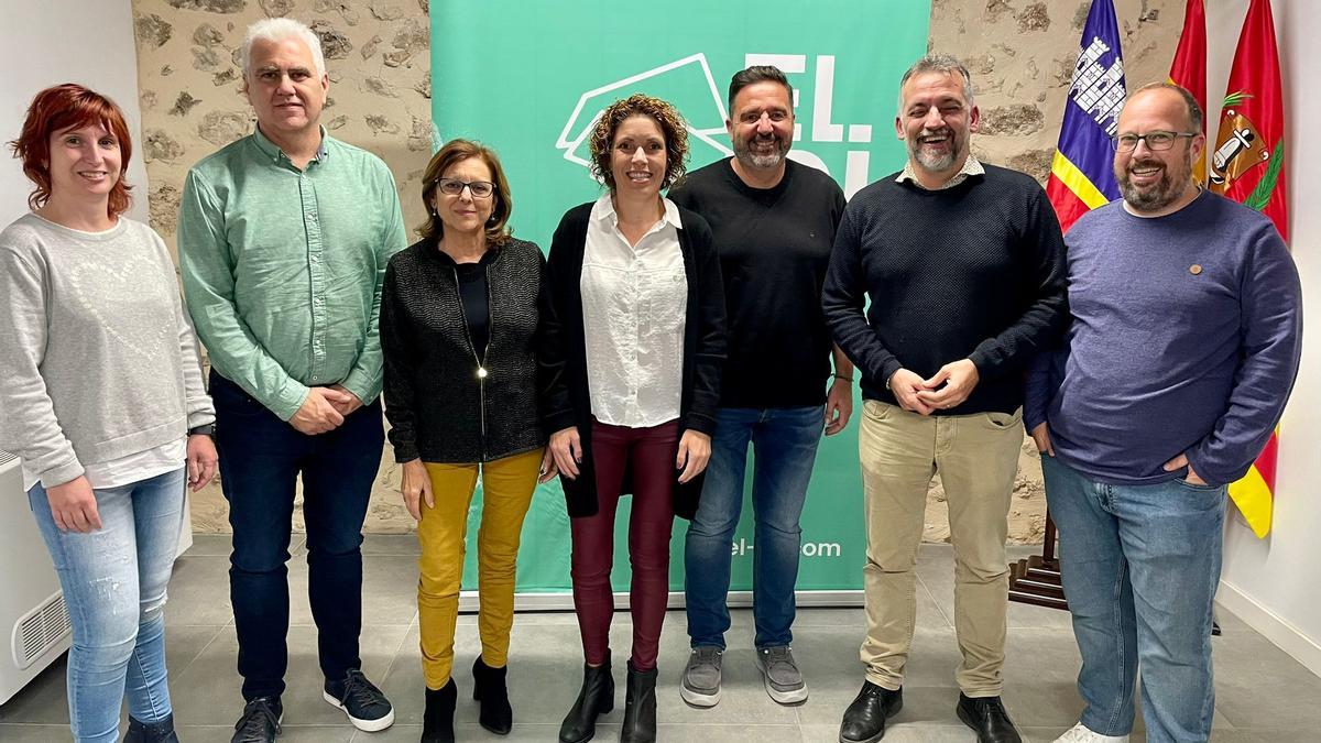 Miembros de El Pi de Sencelles junto a la dirección del partido.