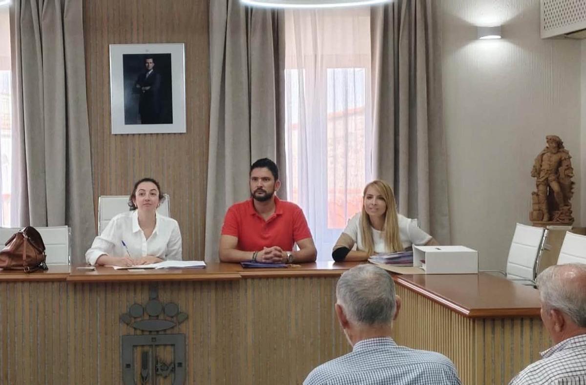 El Ayuntamiento de Aldeacentenera invierte 50.688 euros en recuperar 13 parcelas industriales