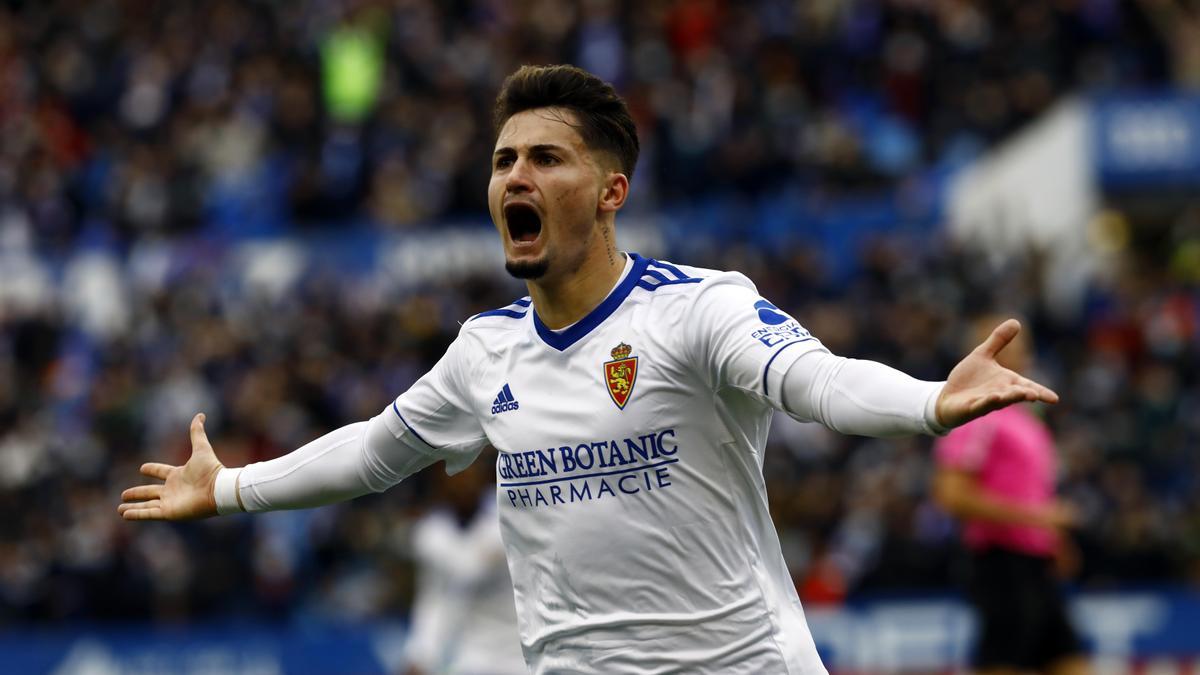 Borja celebra el primer gol del Real Zaragoza al Sporting tras una gran acción individual.