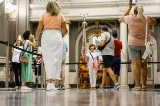 Visitas a la Senyera y la espada de Jaume I en el Salón de Cristal