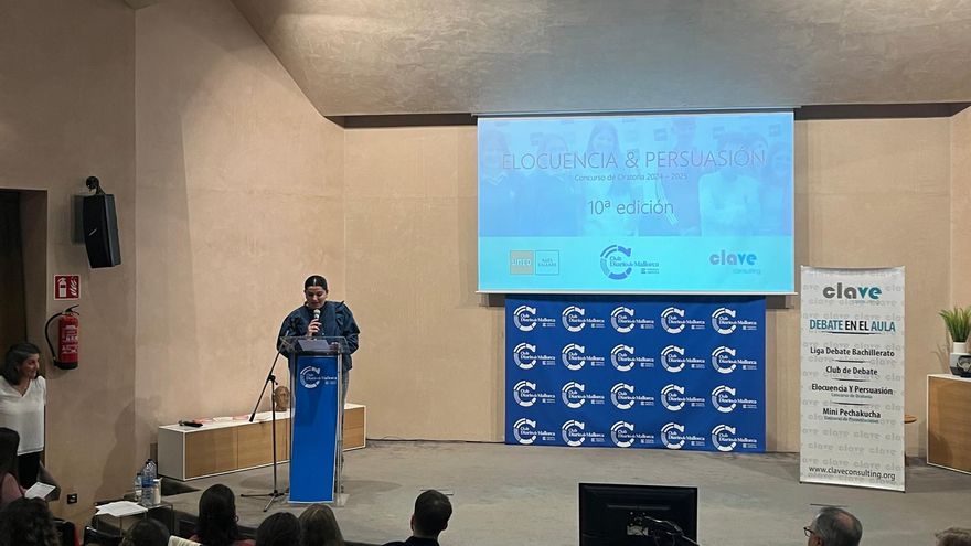 Estudiantes de secundaria muestran sus dotes para el debate