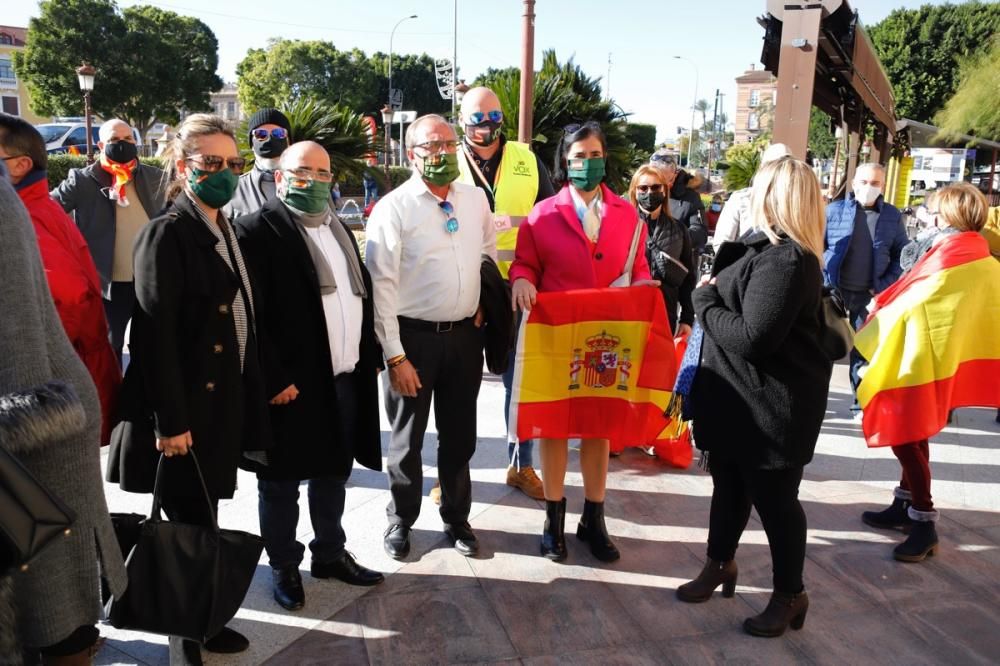 Más de un centenar de personas arropa a Vox en Murcia un acto en defensa de la Constitución