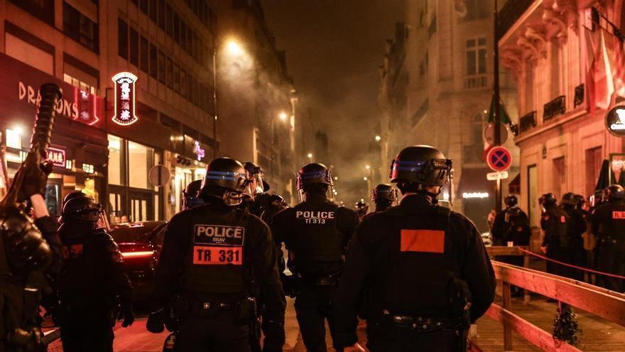 Batallas campales en París tras la victoria del PSG dejan 127 detenidos y decenas de heridos: uno de ellos de gravedad por mortero de artillería