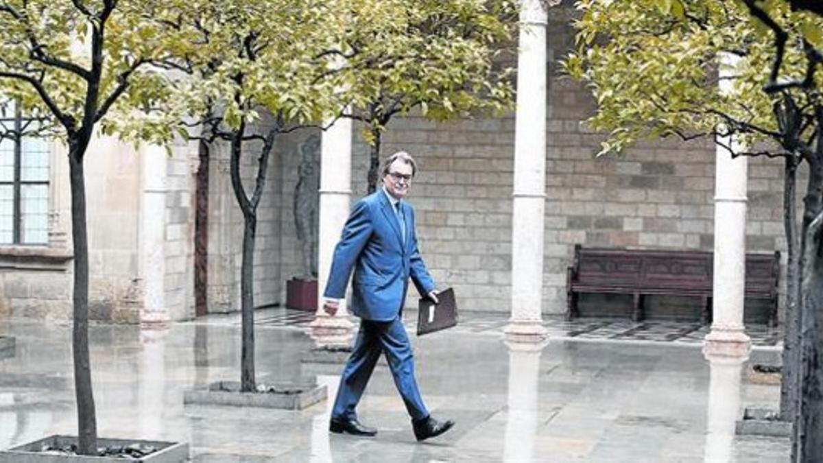Artur Mas, ayer, antes de presidir el Consell Executiu, en el Palau de la Generalitat.