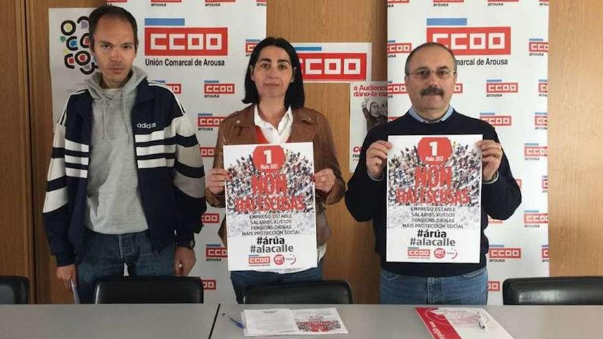 Esteba Vidal, Celia Iglesias y José Vázquez en la presentación de los actos del 1º de mayo. // Iñaki Abella