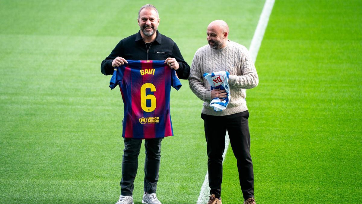 Flick con la camiseta de Gavi