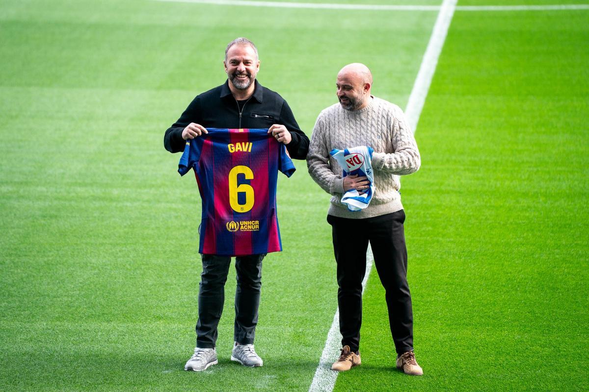 Flick con la camiseta de Gavi