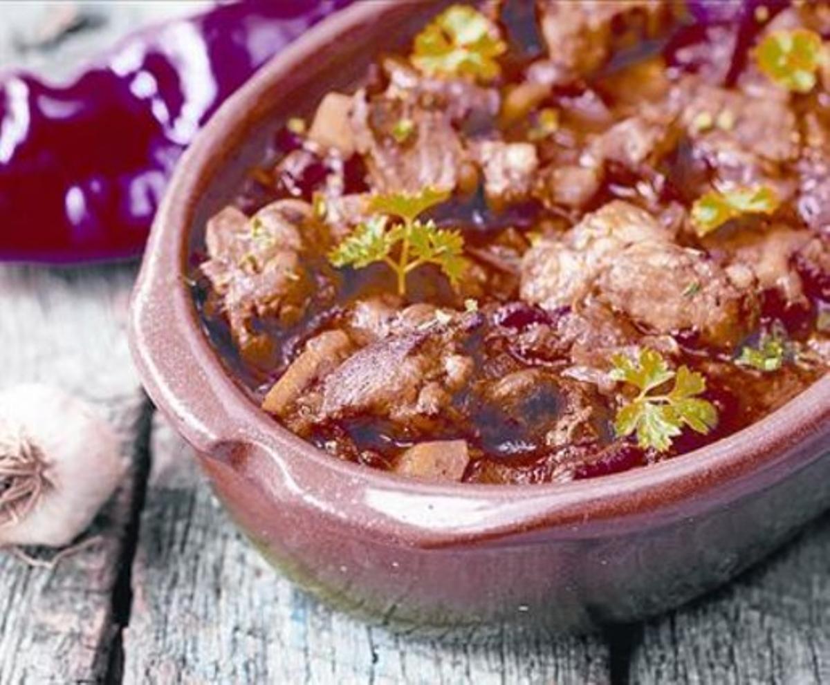 El 'goulash' es un plato húngaro elaborado con especias y carne porcina.