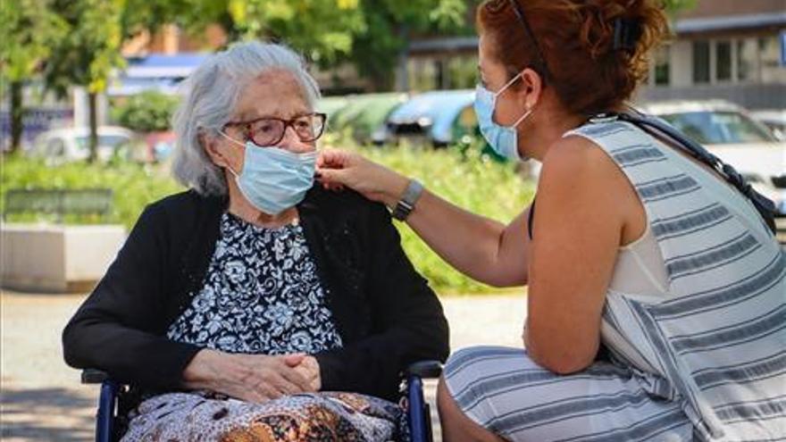 El ayuntamiento reparte 8.000 mascarillas entre asociaciones de mayores