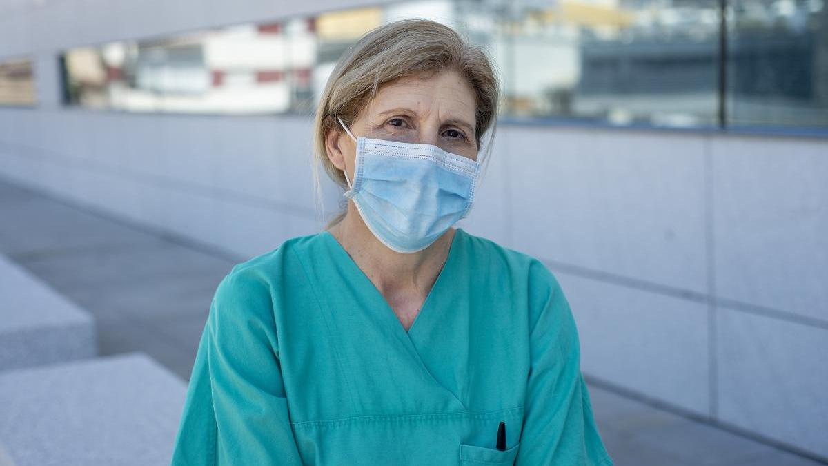 Dolores Díaz, médica de la unidad de Enfermedades Infecciosas. // Carlos Peteiro