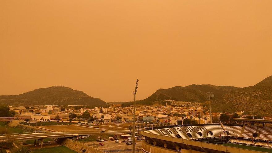 El motivo por el que el cielo de la Región se ha teñido de naranja