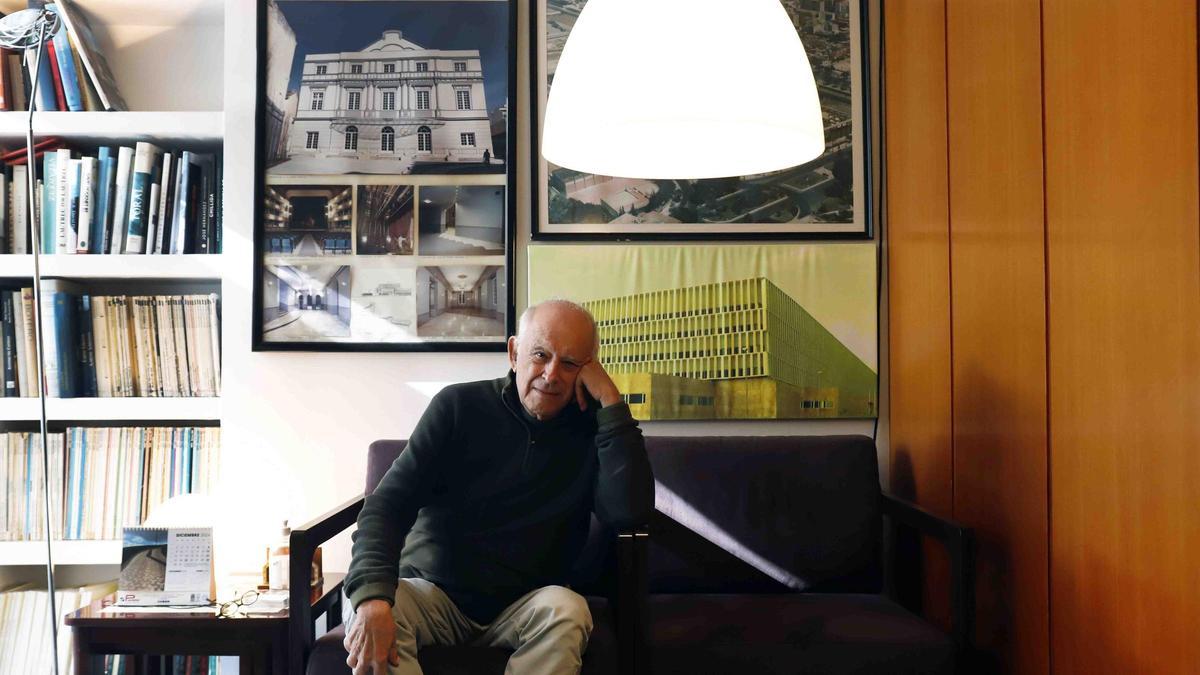 El arquitecto valenciano Pepe Seguí, en su estudio ubicado en el Cerrado de Calderón.
