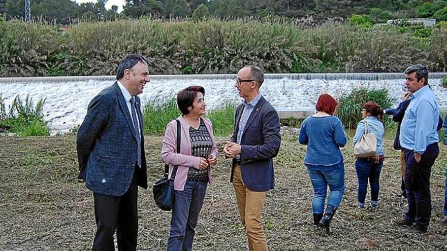 Membres de Diputació i Ajuntament en la visita a les obres d&#039;Olesa