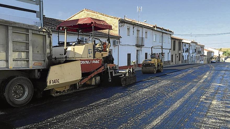 Asfaltado de calles en el barrio de El Molinillo