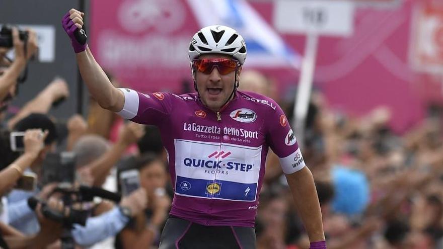 Viviani repite victoria en la tercera etapa del Giro