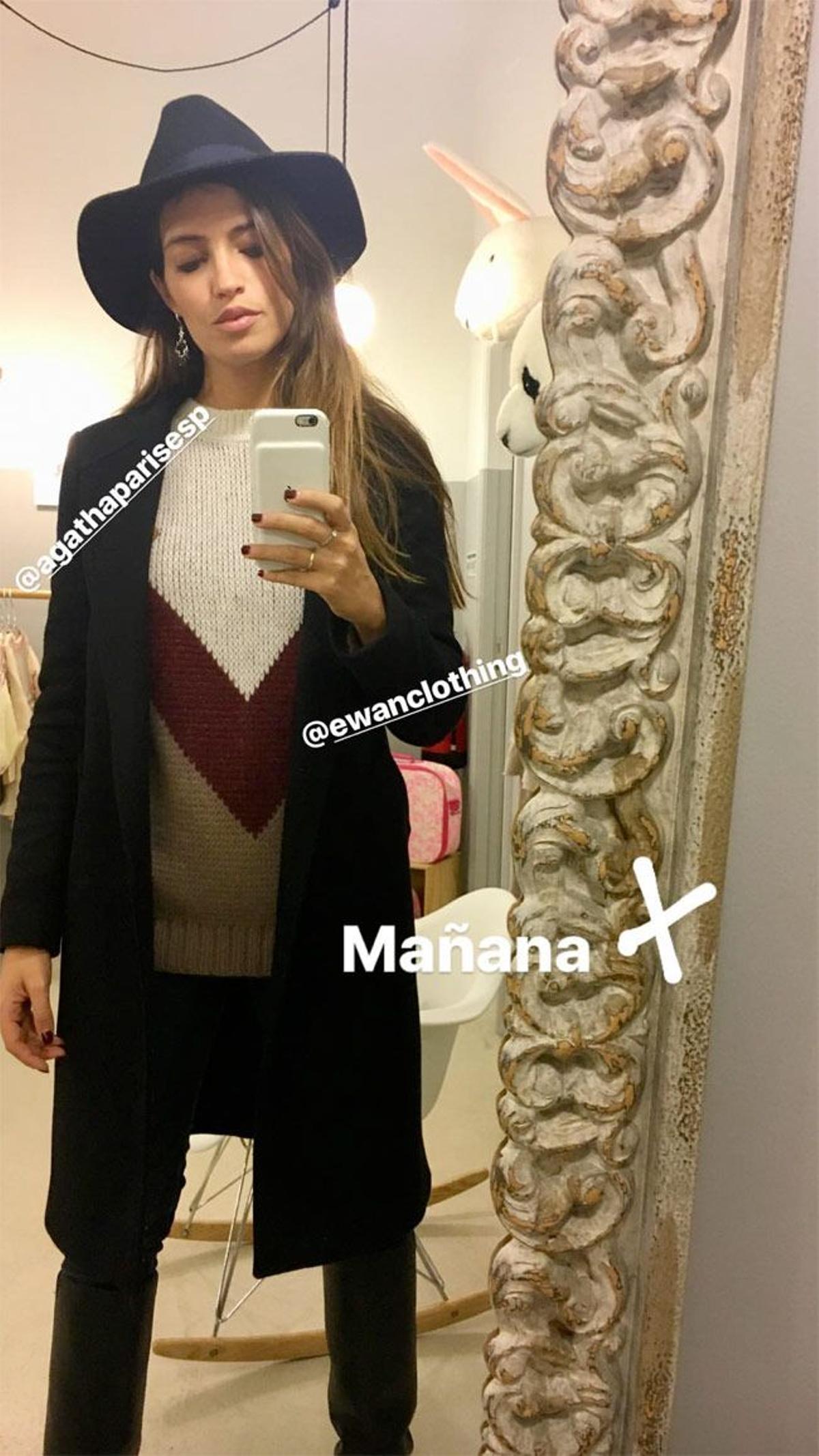 'Selfie' en el espejo de Sara Carbonero con look de invierno