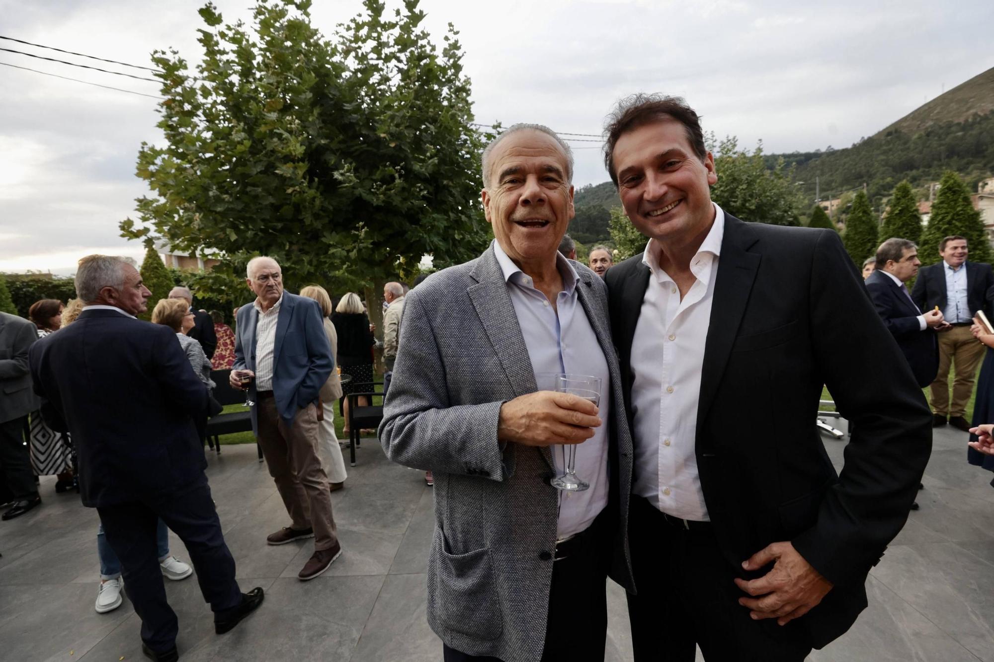 El 50 aniversario de los reyes del vermú de Oviedo: la fiesta de La Paloma en Casa Lobato.