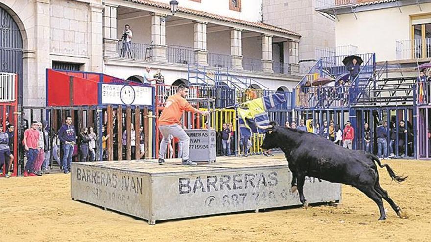 Cruce de acusaciones por los recortes festivos