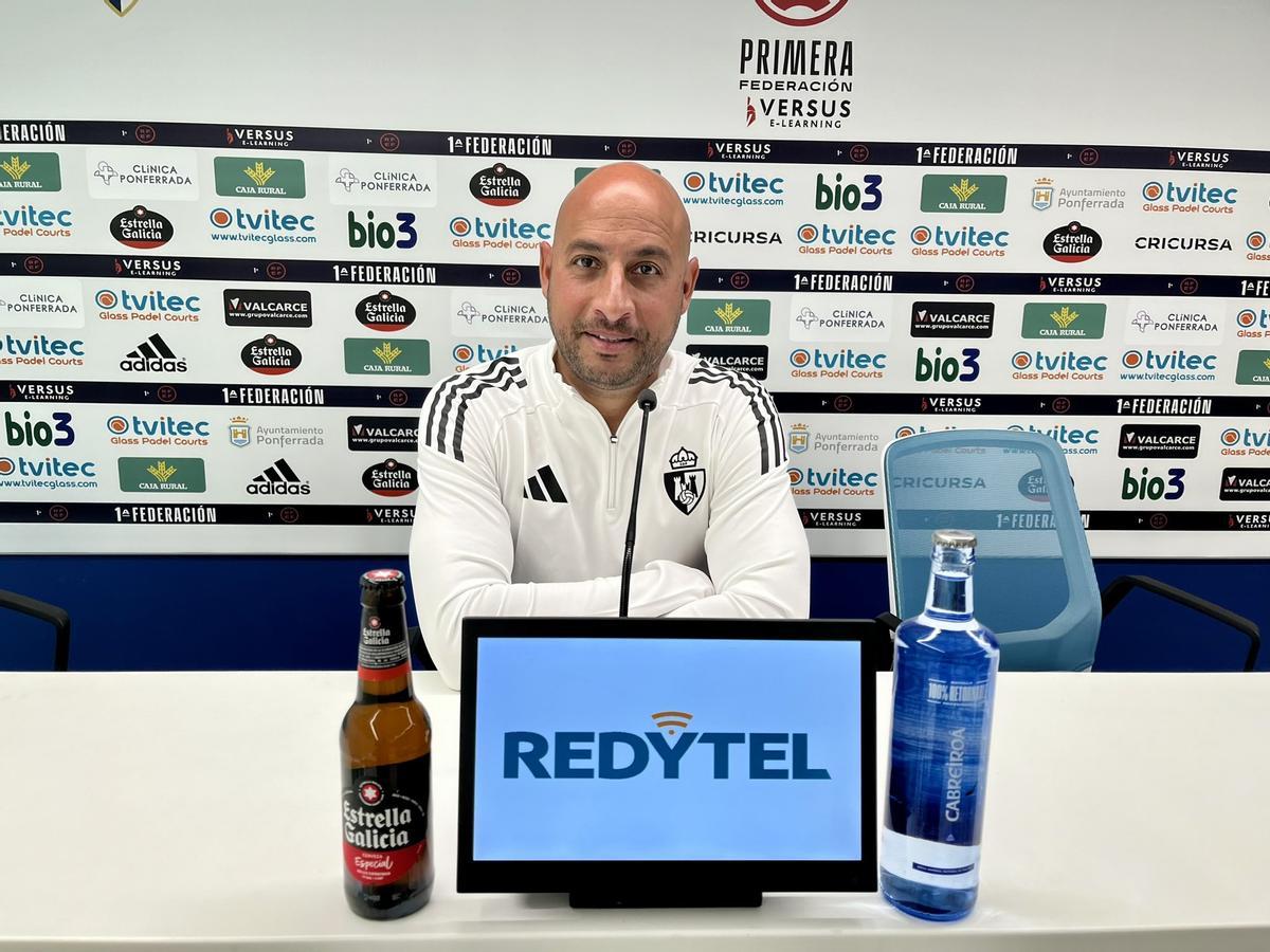 Nafti, entrenador de la SD Ponferradina.