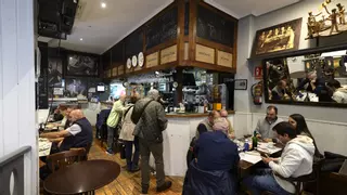 Cierra el Café Chicago, dos veces ganador del Mejor Torrezno del Mundo, por reformas: "Vamos a doblar el espacio"