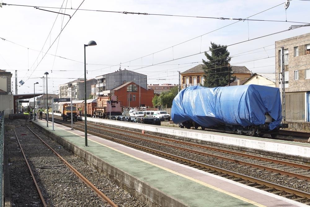 Accidente de tren en O Porriño | Retiran el primer vagón de la vía