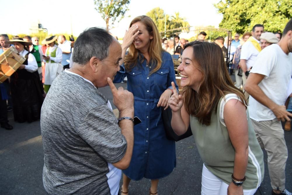 Inés Rey lee el pregón de Os Castros