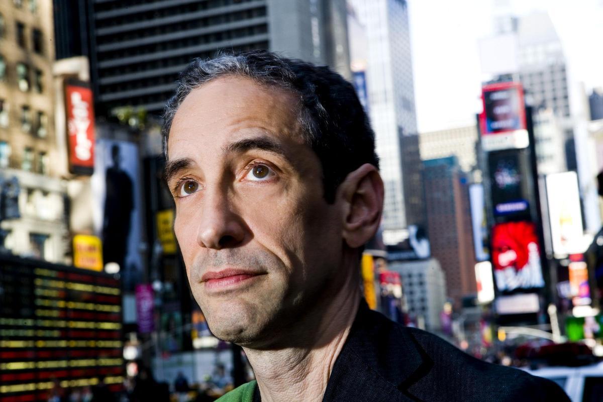 Douglas Rushkoff: «Els milmilionaris tecnològics s’estan preparant per a la catàstrofe que ells mateixos han provocat»