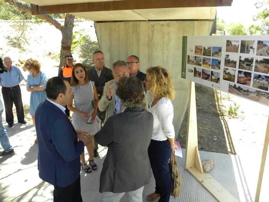 El Jardín Botánico Detunda-Cueva de Nerja, enmarcado en el Parque Natural de las Sierras Tejeda, Almijara y Alhama, alberga 200 especies de flora extraña sobre una superficie de 2,6 hectáreas.