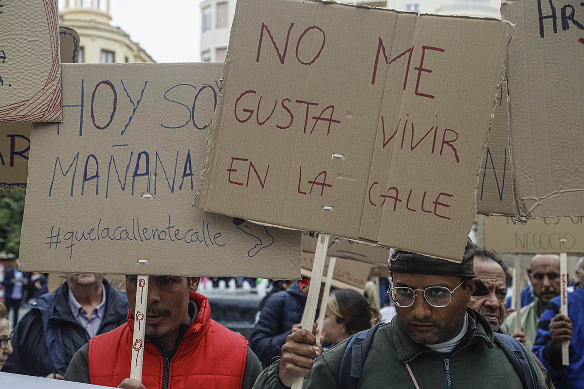 Las personas sin techo piden su derecho a tener un hogar