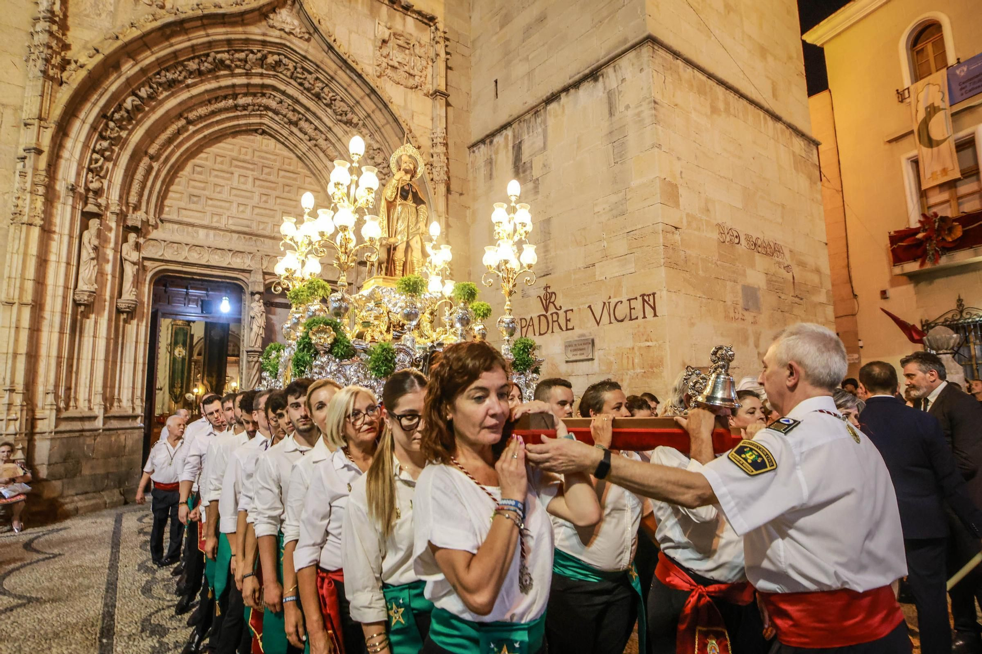 Aquí tienes las imágenes de la procesión de San Roque de Callosa de Segura, que cerraba las fiestas patronales de 2025