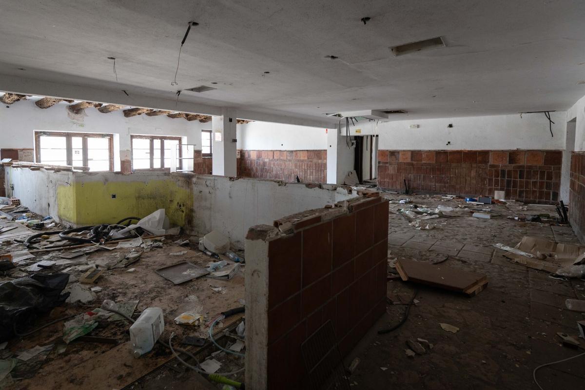 Restaurante El Ciervo, completamente abandonado desde el año 2014 Restaurante El Ciervo, completamente abandonado desde el año 2014