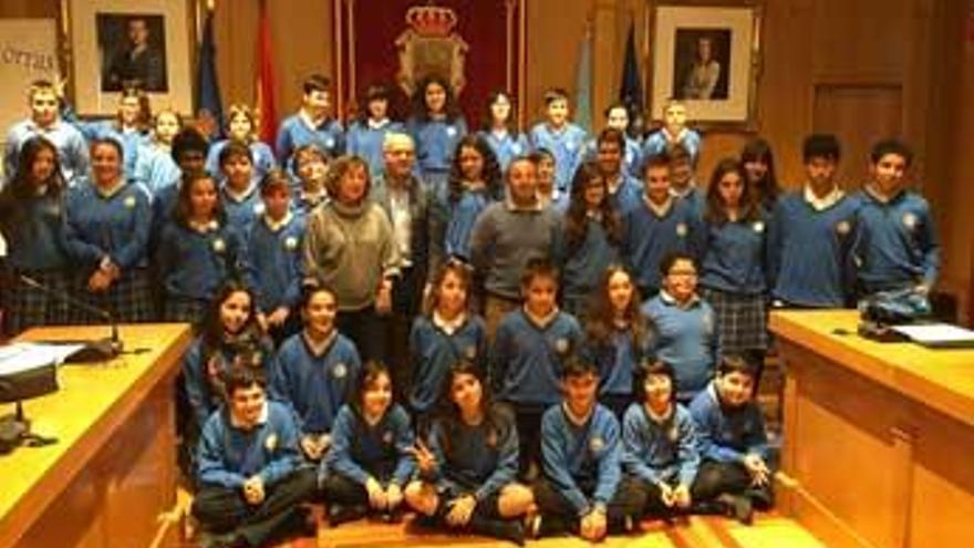 Alumnos de 5º e 6º de Primaria y de 1º de ESO del colexio Pablo VI-Fátima de A Rúa. //FDV