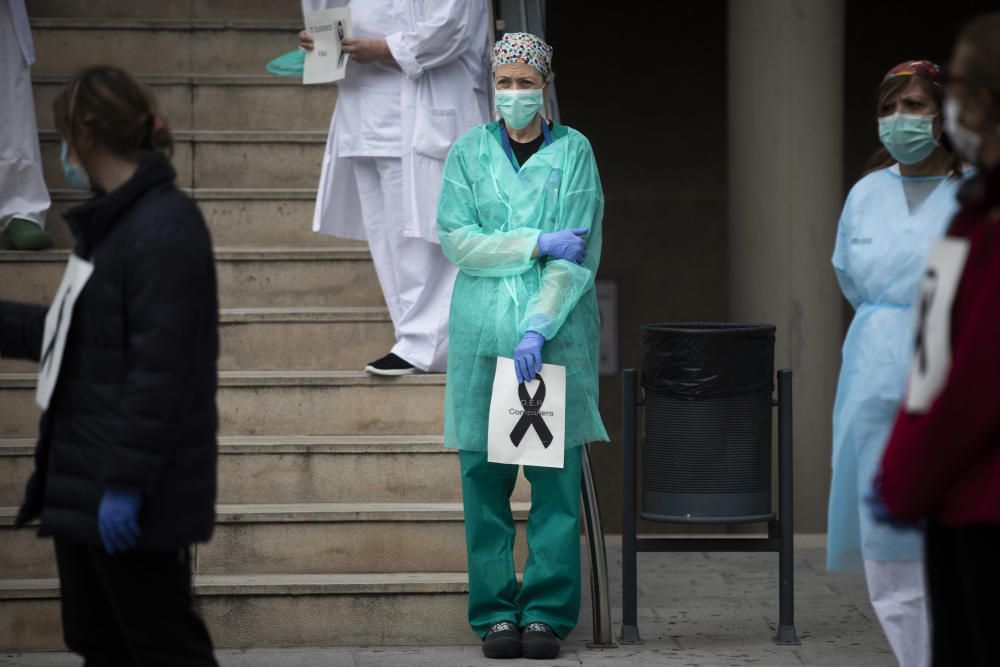 Homenaje a Fina Belenguer, sanitaria fallecida por coronavirus en el Dr. Peset