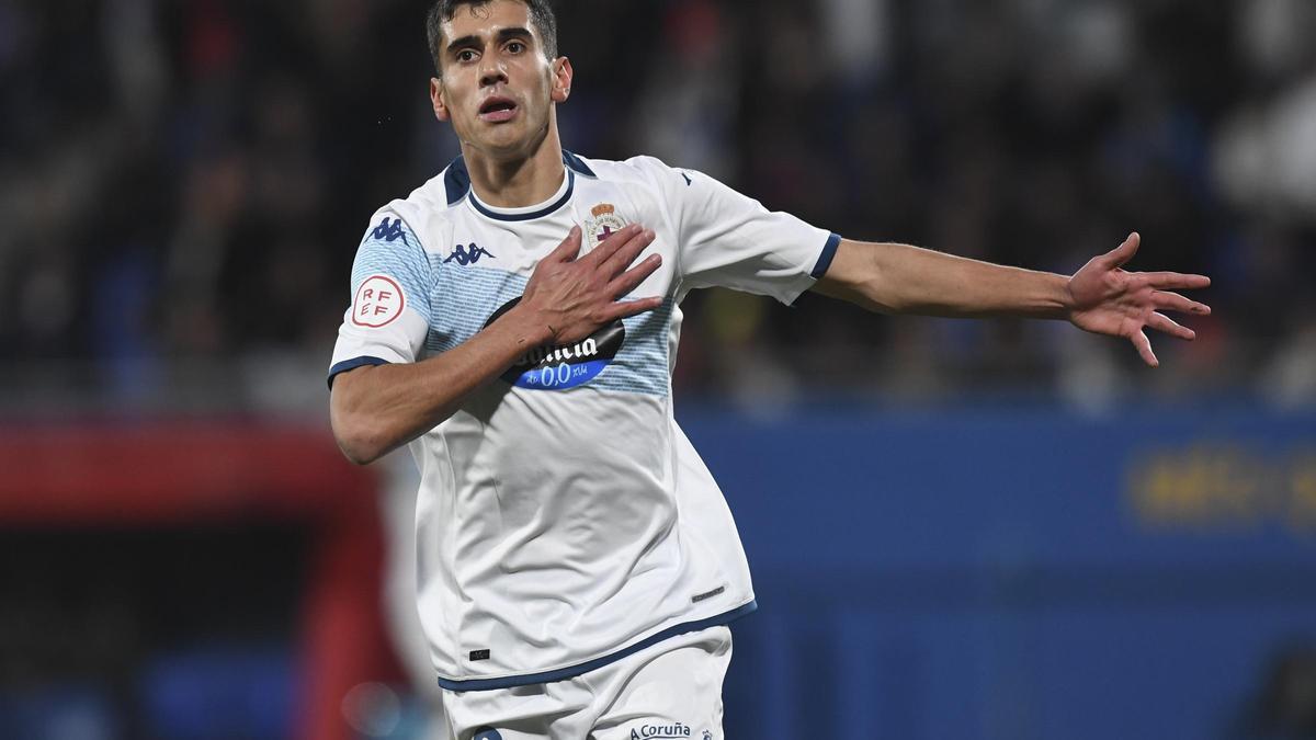 Villares celebra su gol al Barcelona Atlètic.