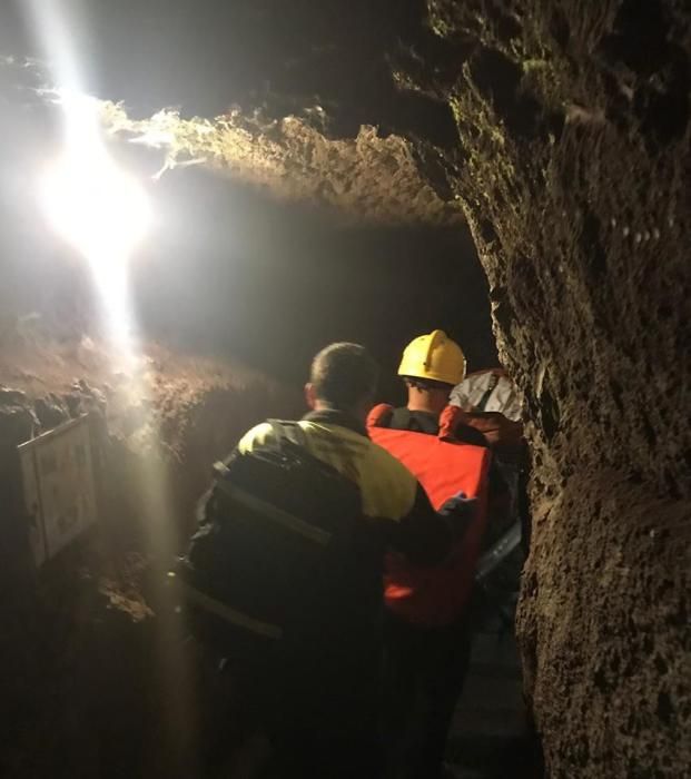 Laborioso rescate de la senderista.