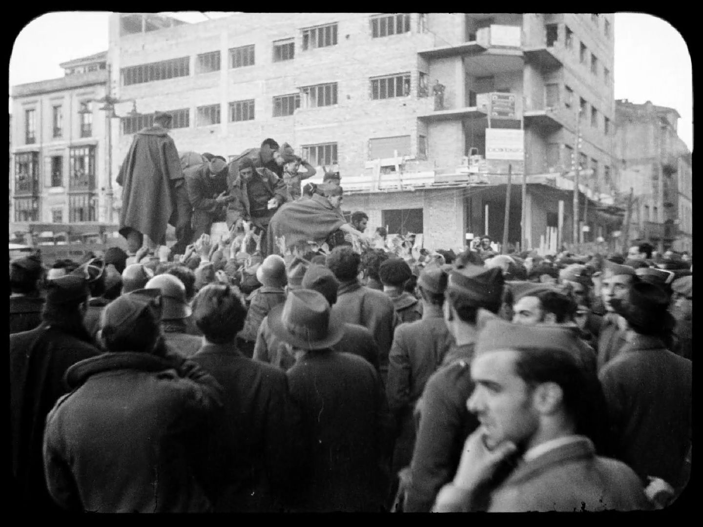 La entrada en Oviedo de las tropas nacionales. 2 de noviembre de 1936