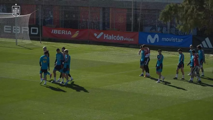 Zubimendi abandona la concentración por molestias en la rodilla