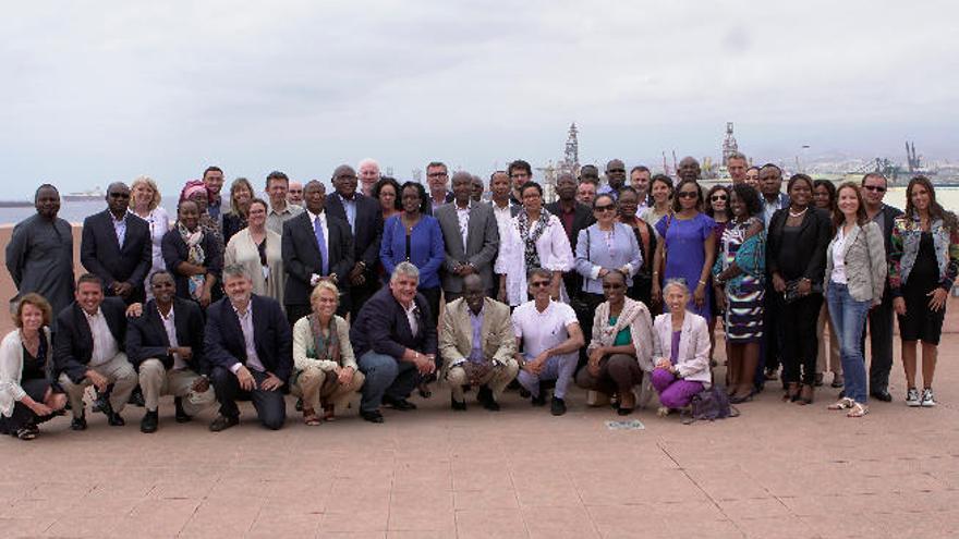 Foto de familia de la reunión que mantiene el PMA en el Puerto.