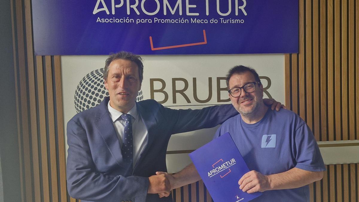 La foto de uno de los acuerdos con los proveedores de Aprometur.
