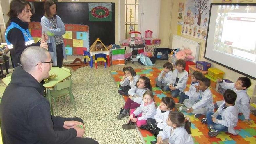 Los alumnos del colegio Siervas de San José aprenden educación vial